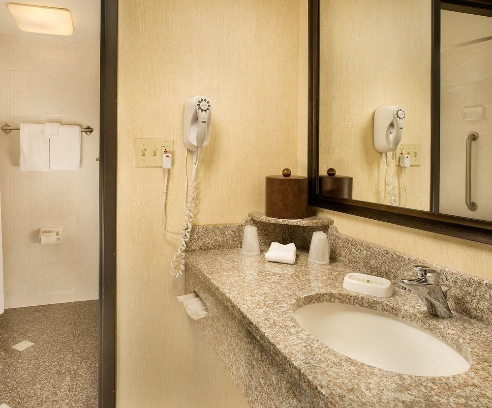 Drury Inn&suites Grandview Hotel 3*